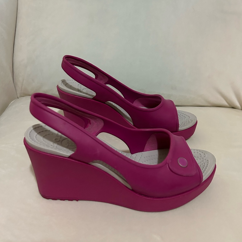 Crocs Barbie Havana Women’s Size 7 Pink Wedge Sandal Open Toe Slingback Platform - Picture 11 of 13